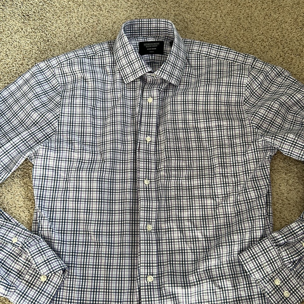 Nordstrom Men’s Shop Non-Iron Trim Fit, 15, 32-33.